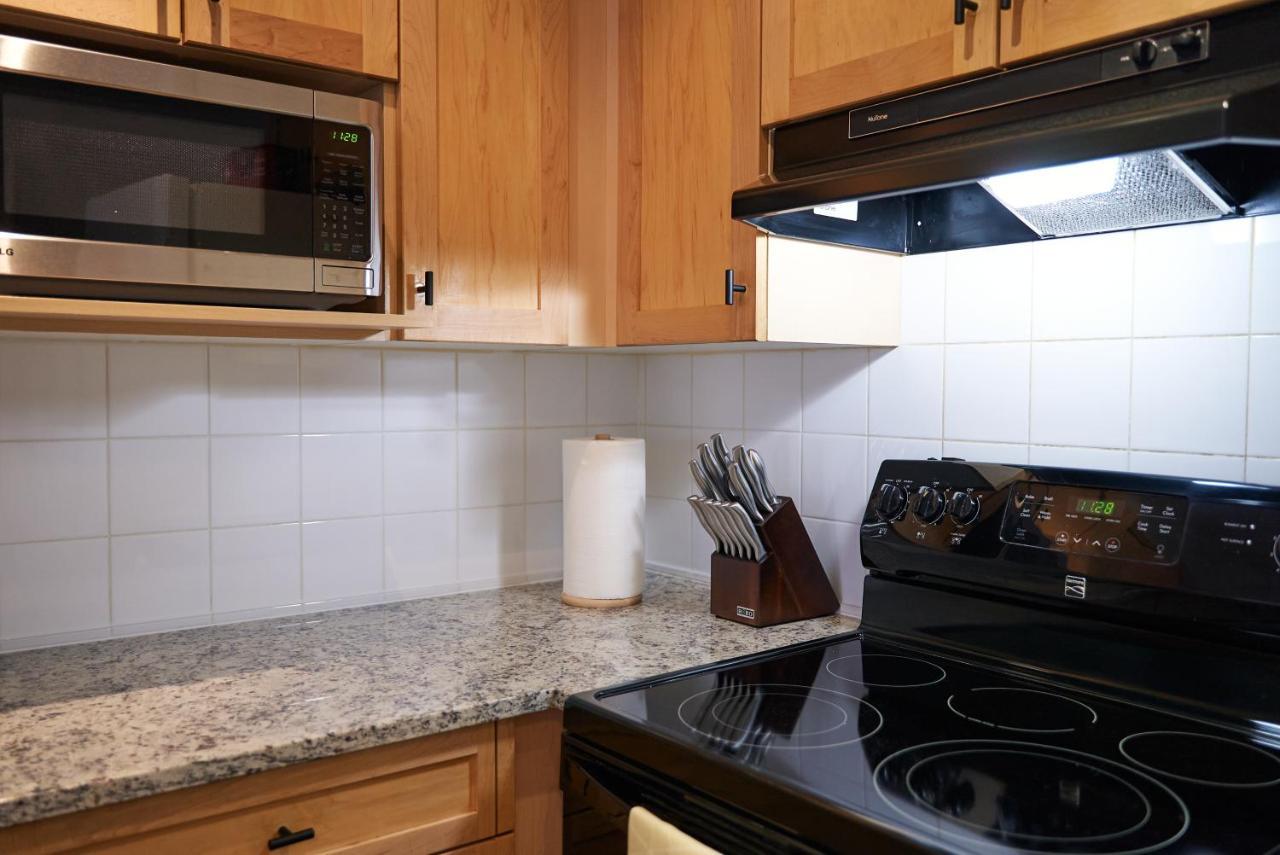 Ferienwohnung Mtn View Escape With King Size Bed With Outdoor Pool - Banff Pass Included! Canmore Exterior foto