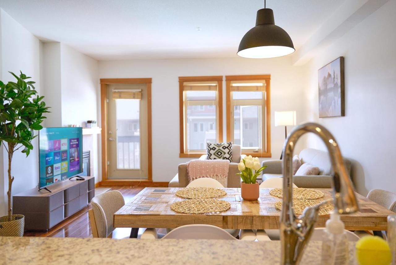 Ferienwohnung Mtn View Escape With King Size Bed With Outdoor Pool - Banff Pass Included! Canmore Exterior foto