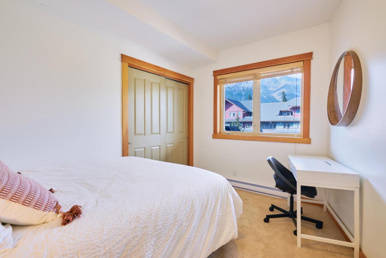 Ferienwohnung Mtn View Escape With King Size Bed With Outdoor Pool - Banff Pass Included! Canmore Exterior foto