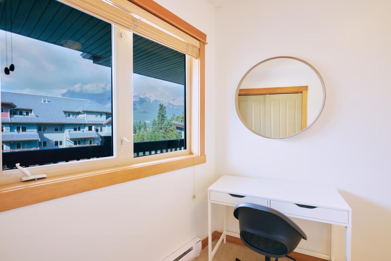Ferienwohnung Mtn View Escape With King Size Bed With Outdoor Pool - Banff Pass Included! Canmore Exterior foto