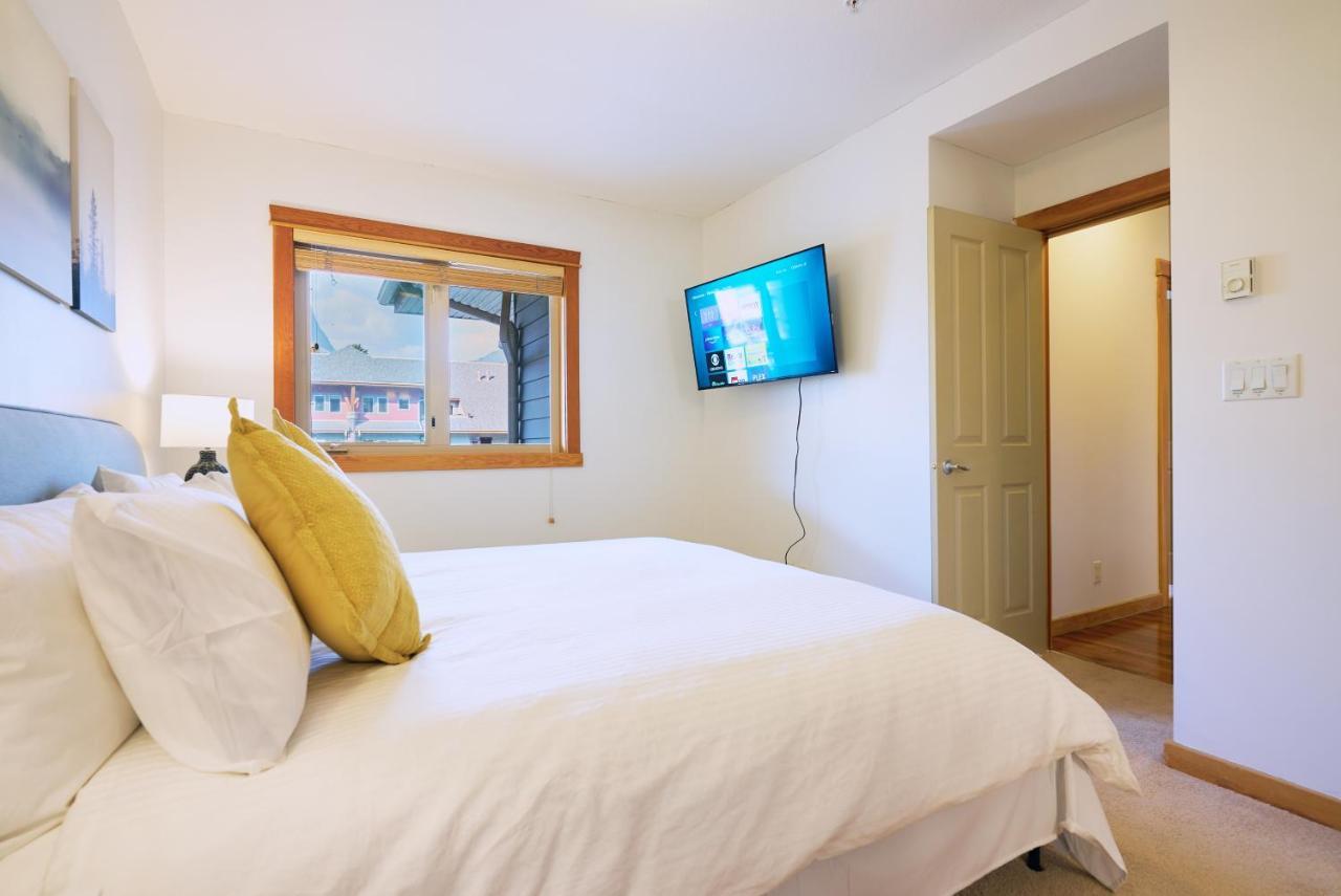 Ferienwohnung Mtn View Escape With King Size Bed With Outdoor Pool - Banff Pass Included! Canmore Exterior foto