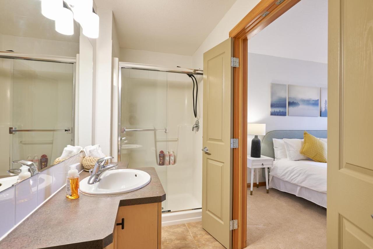 Ferienwohnung Mtn View Escape With King Size Bed With Outdoor Pool - Banff Pass Included! Canmore Exterior foto