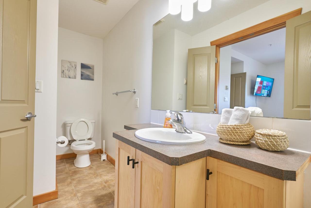 Ferienwohnung Mtn View Escape With King Size Bed With Outdoor Pool - Banff Pass Included! Canmore Exterior foto